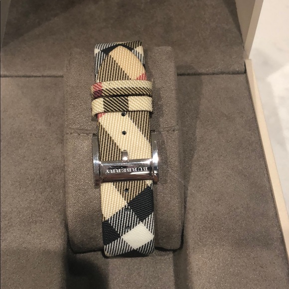Burberry watch - Picture 6 of 8